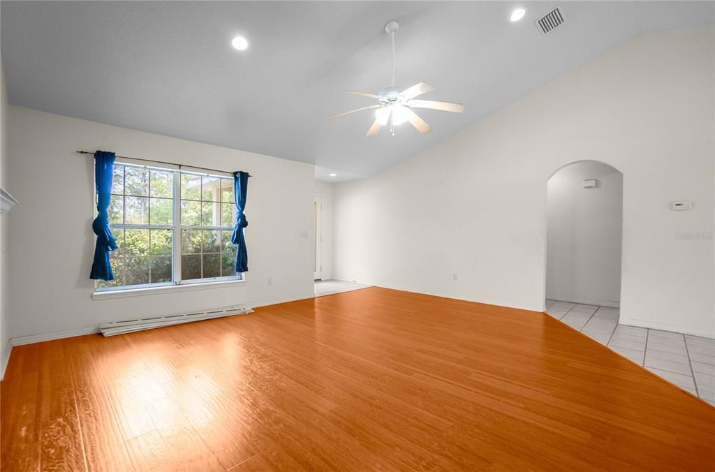 Active With Contract: $200,000 (3 beds, 2 baths, 1554 Square Feet)