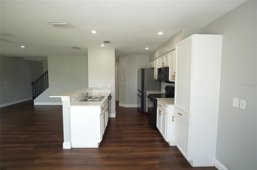 For Rent: $1,850 (4 beds, 2 baths, 1774 Square Feet)