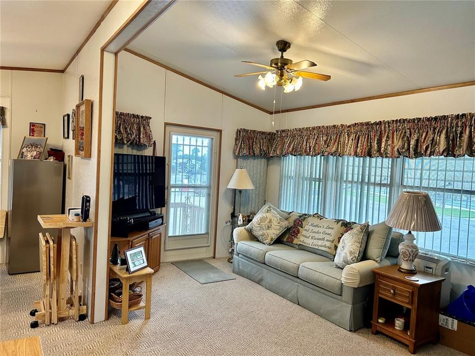 待售: $105,000 (1 贝兹, 1 浴室, 850 平方英尺)