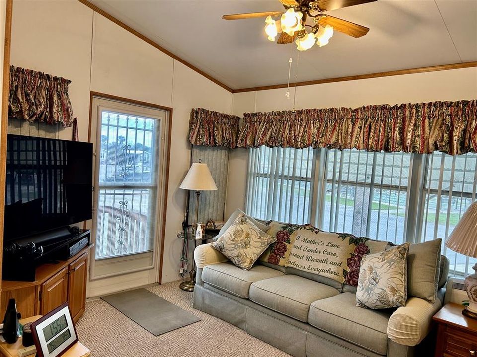 待售: $105,000 (1 贝兹, 1 浴室, 850 平方英尺)