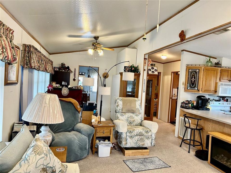 待售: $105,000 (1 贝兹, 1 浴室, 850 平方英尺)