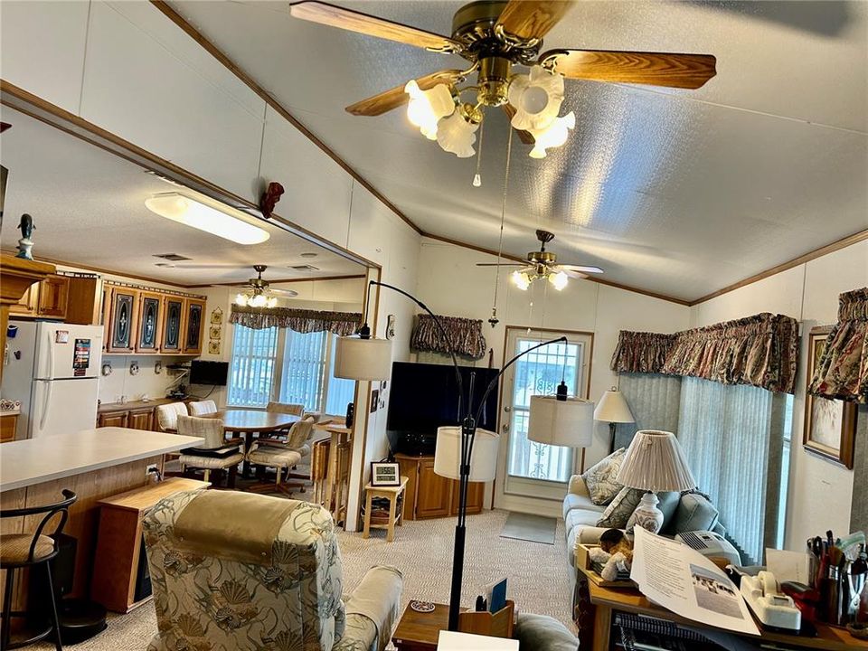 待售: $105,000 (1 贝兹, 1 浴室, 850 平方英尺)