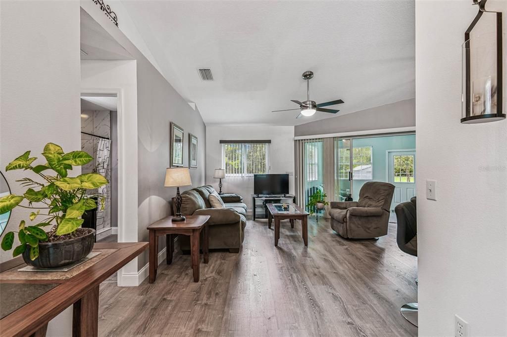 Active With Contract: $510,000 (4 beds, 3 baths, 1553 Square Feet)