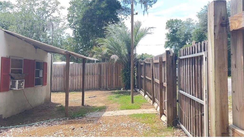 待售: $99,900 (1 贝兹, 1 浴室, 973 平方英尺)