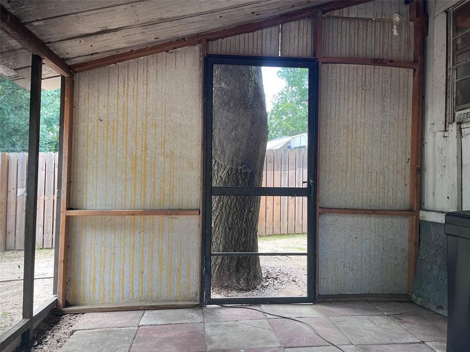 待售: $99,900 (1 贝兹, 1 浴室, 973 平方英尺)