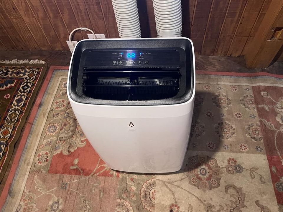 待售: $99,900 (1 贝兹, 1 浴室, 973 平方英尺)