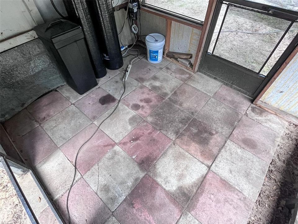 待售: $99,900 (1 贝兹, 1 浴室, 973 平方英尺)