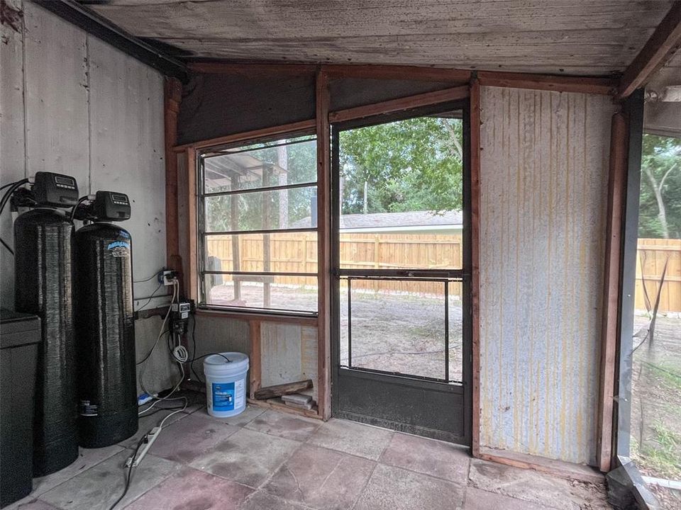 待售: $99,900 (1 贝兹, 1 浴室, 973 平方英尺)