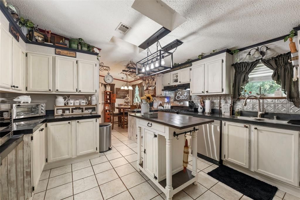 待售: $264,900 (3 贝兹, 2 浴室, 1568 平方英尺)