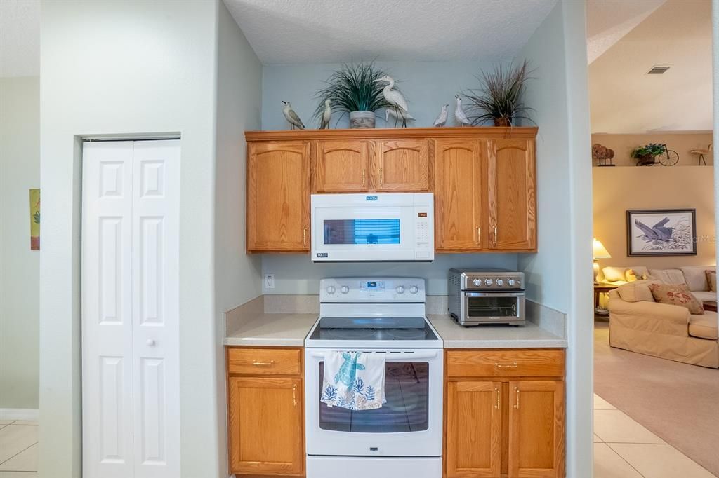 Под контрактом: $315,000 (2 спален, 2 ванн, 1649 Квадратных фут)