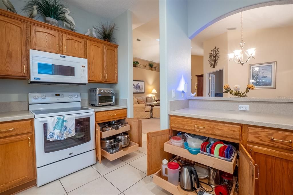 Под контрактом: $315,000 (2 спален, 2 ванн, 1649 Квадратных фут)