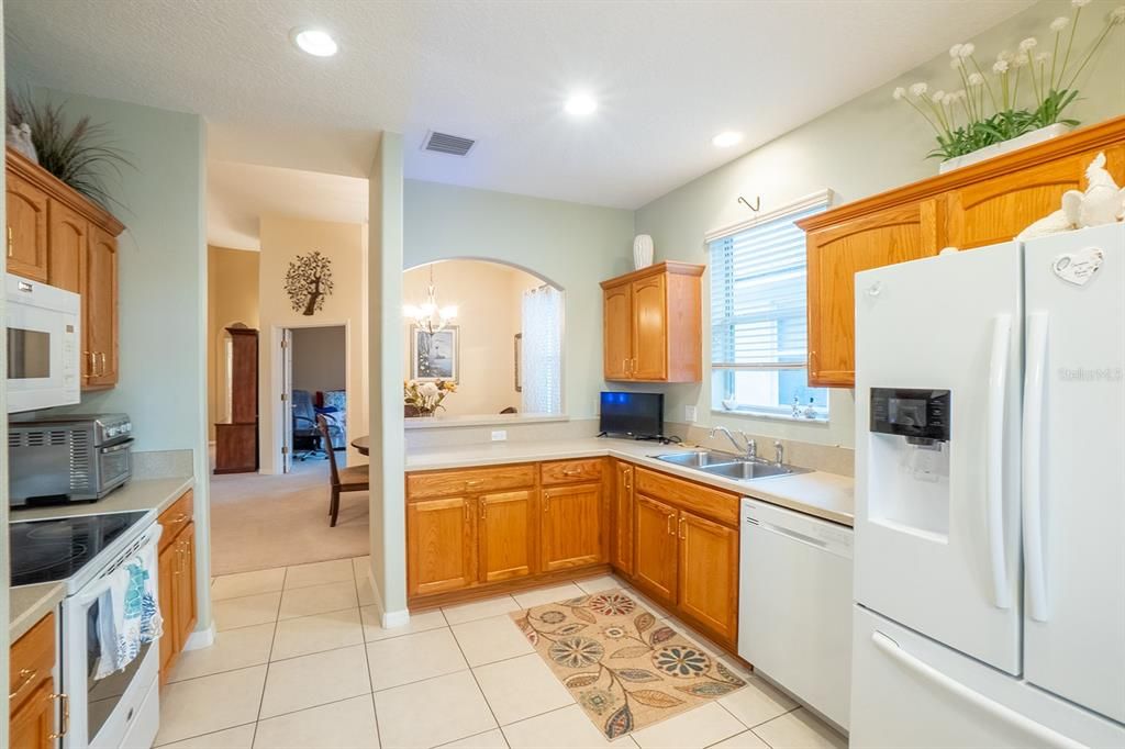 Под контрактом: $315,000 (2 спален, 2 ванн, 1649 Квадратных фут)