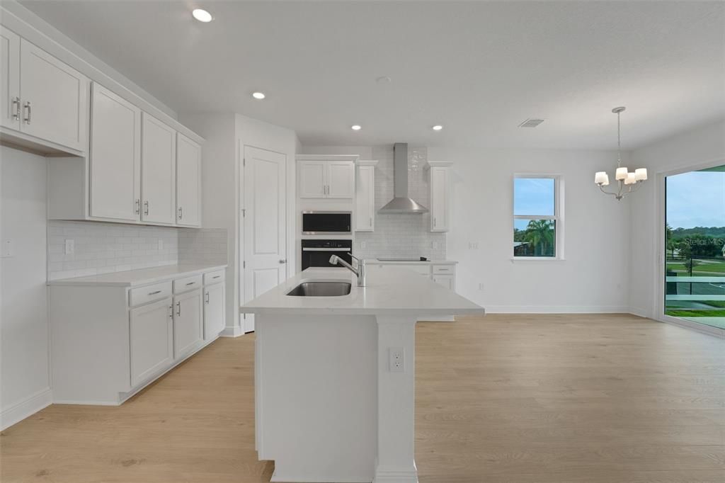 Activo con contrato: $389,990 (3 camas, 2 baños, 1856 Pies cuadrados)