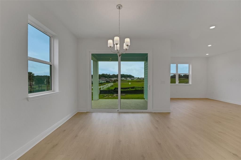 Activo con contrato: $389,990 (3 camas, 2 baños, 1856 Pies cuadrados)