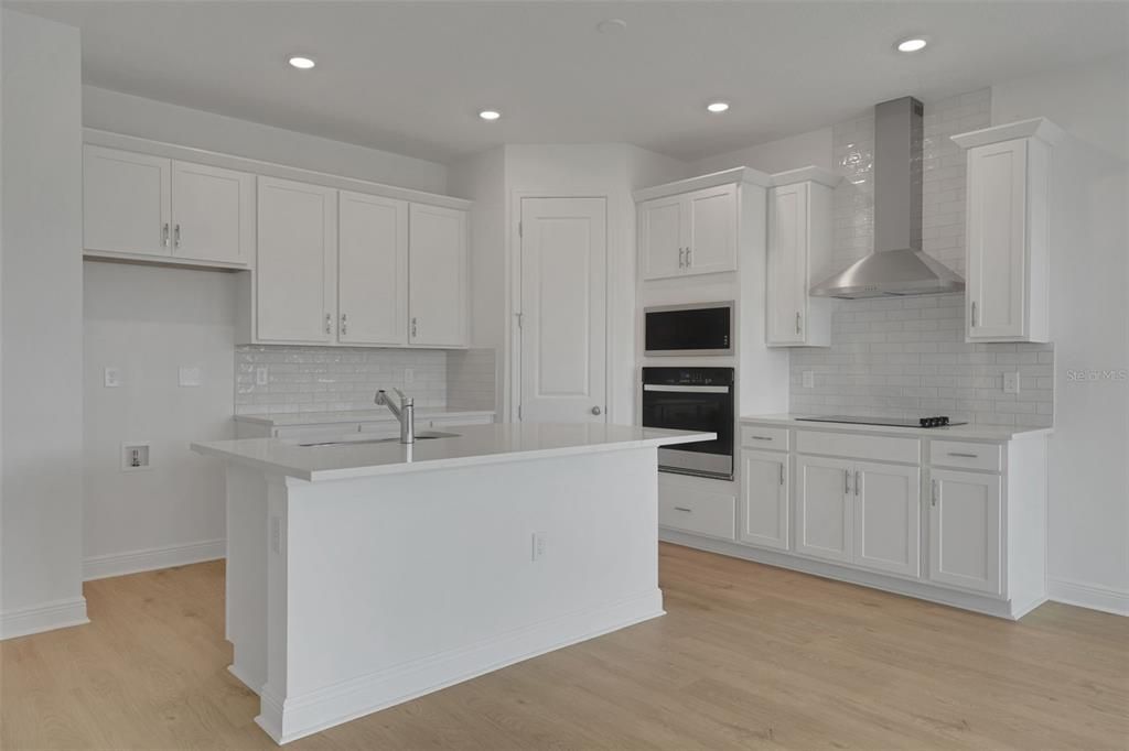 Activo con contrato: $389,990 (3 camas, 2 baños, 1856 Pies cuadrados)