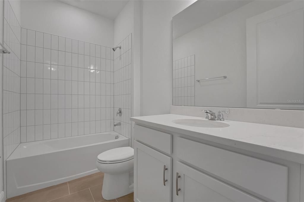 Activo con contrato: $389,990 (3 camas, 2 baños, 1856 Pies cuadrados)