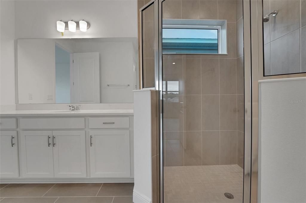 Activo con contrato: $389,990 (3 camas, 2 baños, 1856 Pies cuadrados)