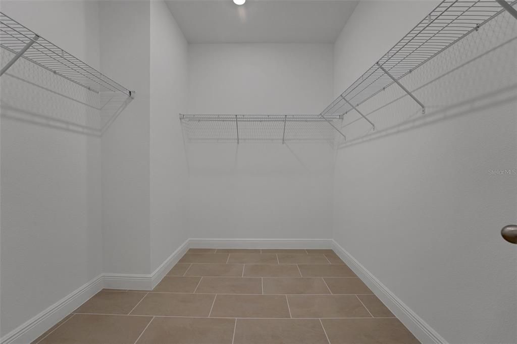 Activo con contrato: $389,990 (3 camas, 2 baños, 1856 Pies cuadrados)