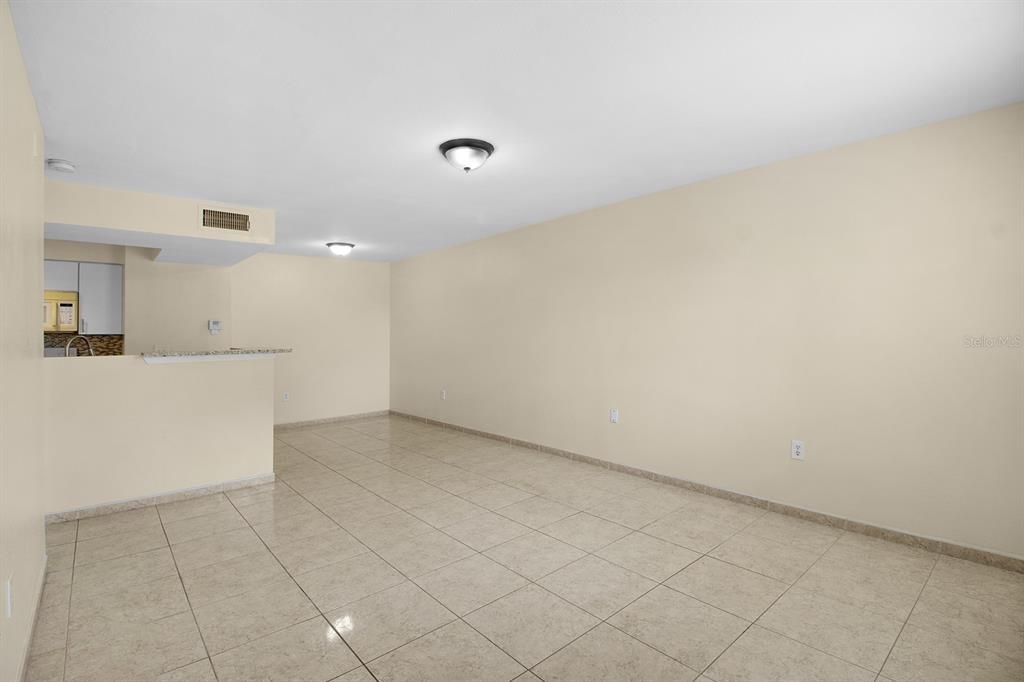 For Rent: $1,250 (1 beds, 1 baths, 661 Square Feet)