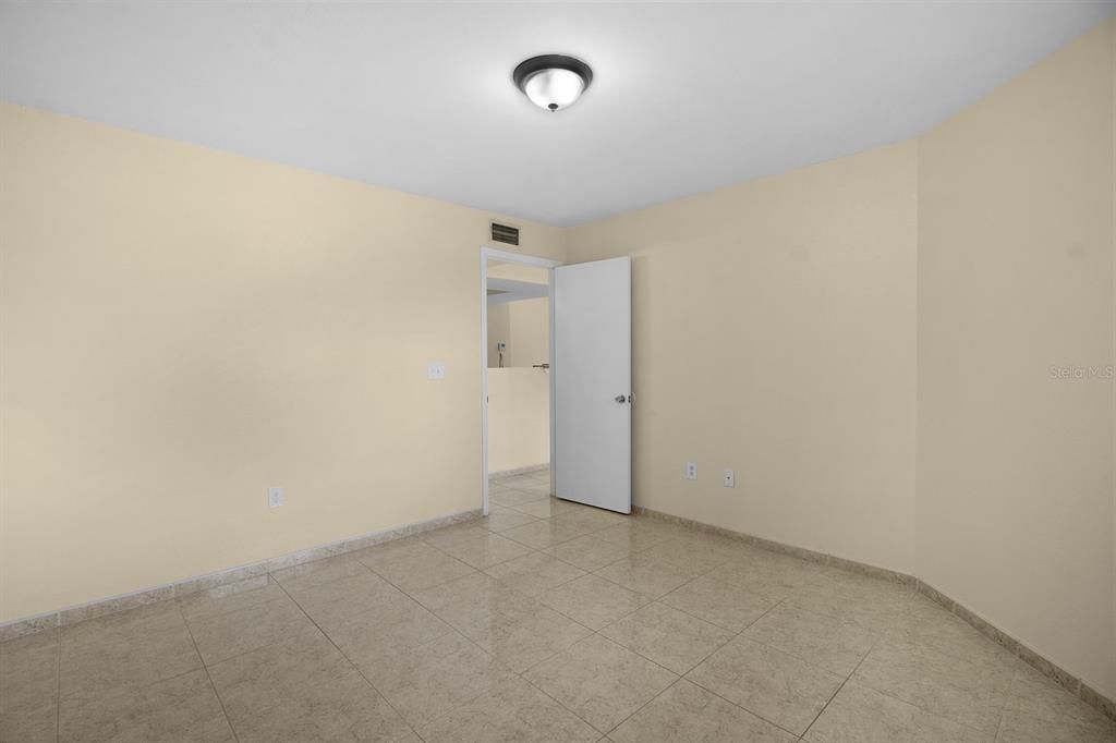 For Rent: $1,250 (1 beds, 1 baths, 661 Square Feet)