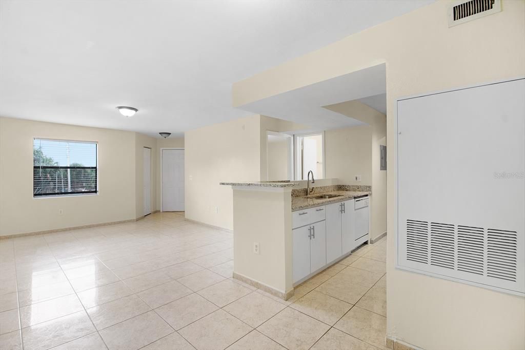 For Rent: $1,250 (1 beds, 1 baths, 661 Square Feet)