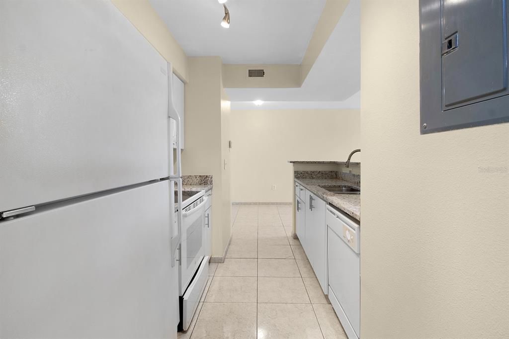 For Rent: $1,250 (1 beds, 1 baths, 661 Square Feet)