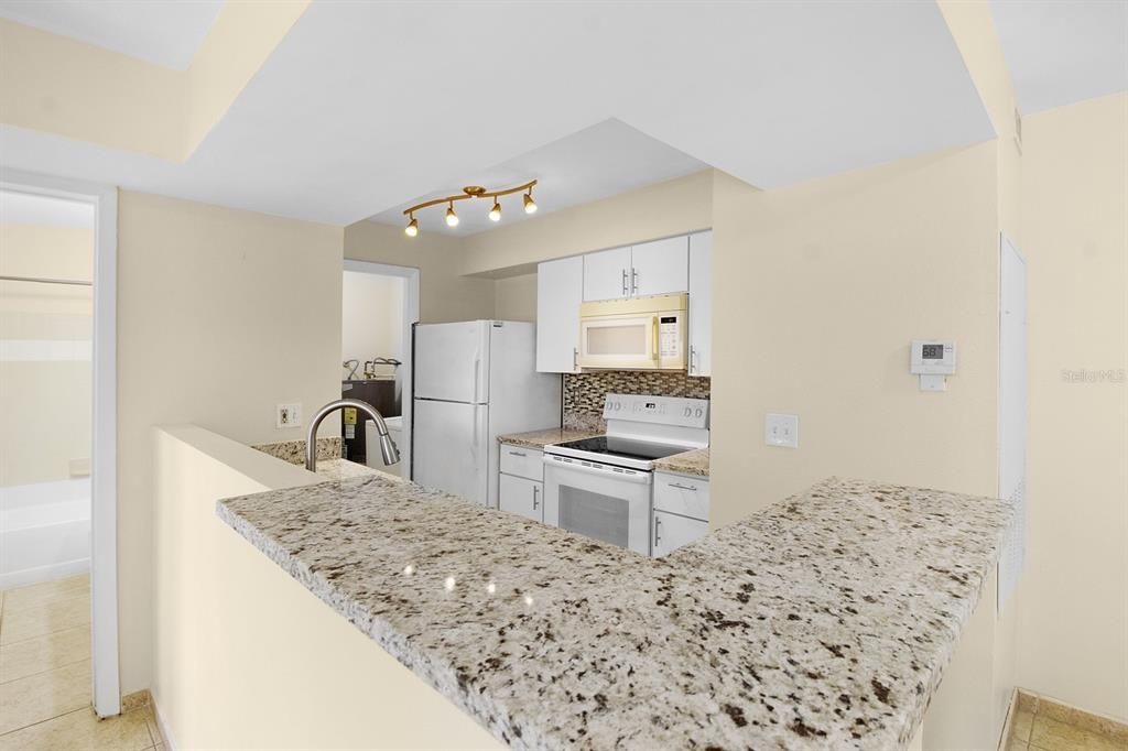 For Rent: $1,250 (1 beds, 1 baths, 661 Square Feet)