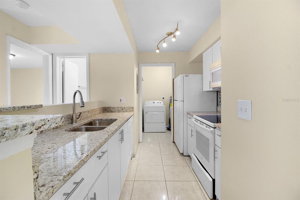 For Rent: $1,250 (1 beds, 1 baths, 661 Square Feet)