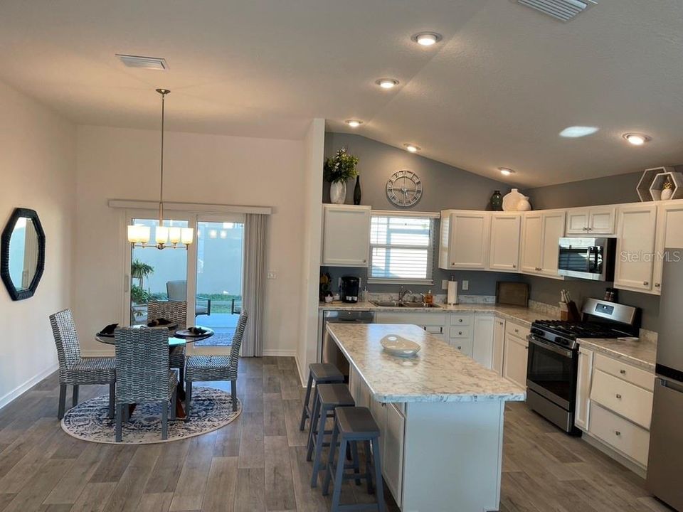 For Rent: $2,695 (3 beds, 2 baths, 1611 Square Feet)