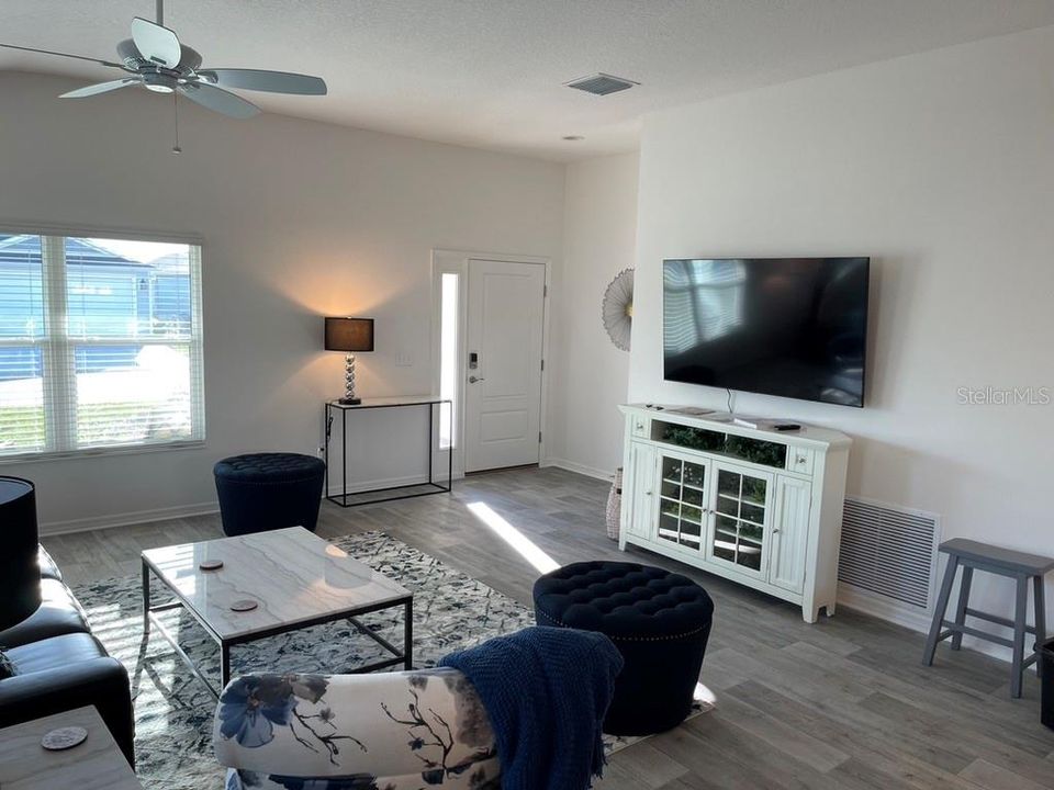 For Rent: $2,695 (3 beds, 2 baths, 1611 Square Feet)