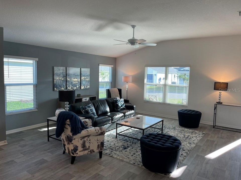 For Rent: $2,695 (3 beds, 2 baths, 1611 Square Feet)