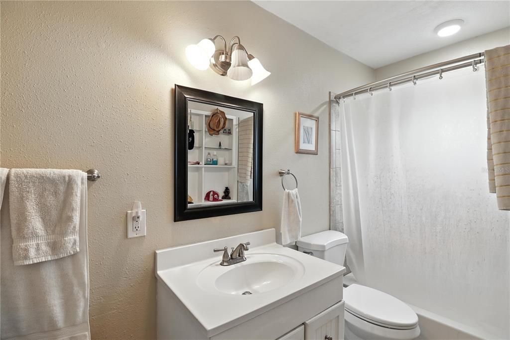 Active With Contract: $157,000 (1 beds, 1 baths, 552 Square Feet)