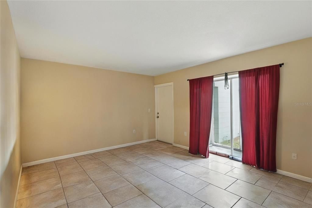 Active With Contract: $157,000 (1 beds, 1 baths, 552 Square Feet)