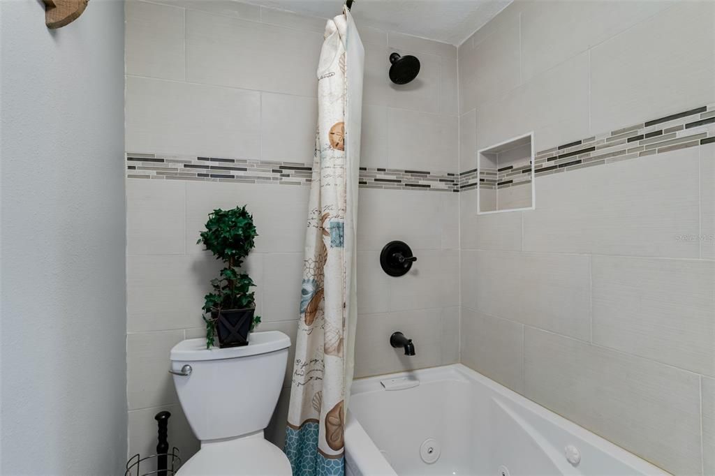 Под контрактом: $5,000 (3 спален, 3 ванн, 1740 Квадратных фут)