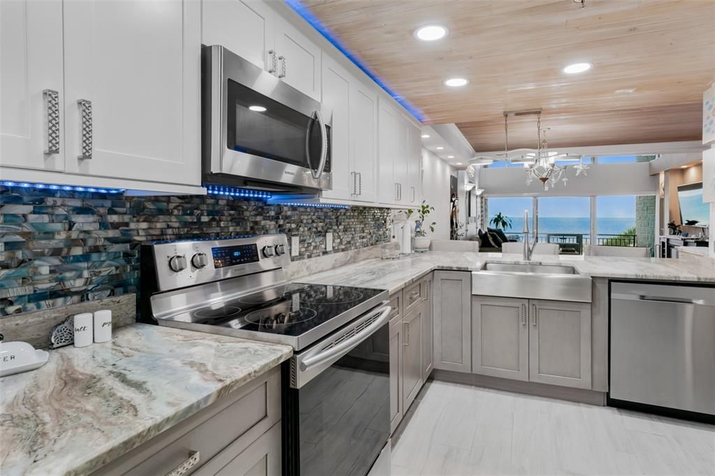 Под контрактом: $5,000 (3 спален, 3 ванн, 1740 Квадратных фут)