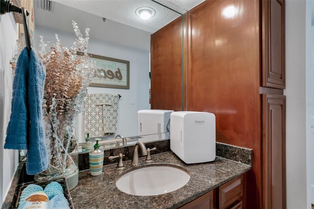 Под контрактом: $5,000 (3 спален, 3 ванн, 1740 Квадратных фут)