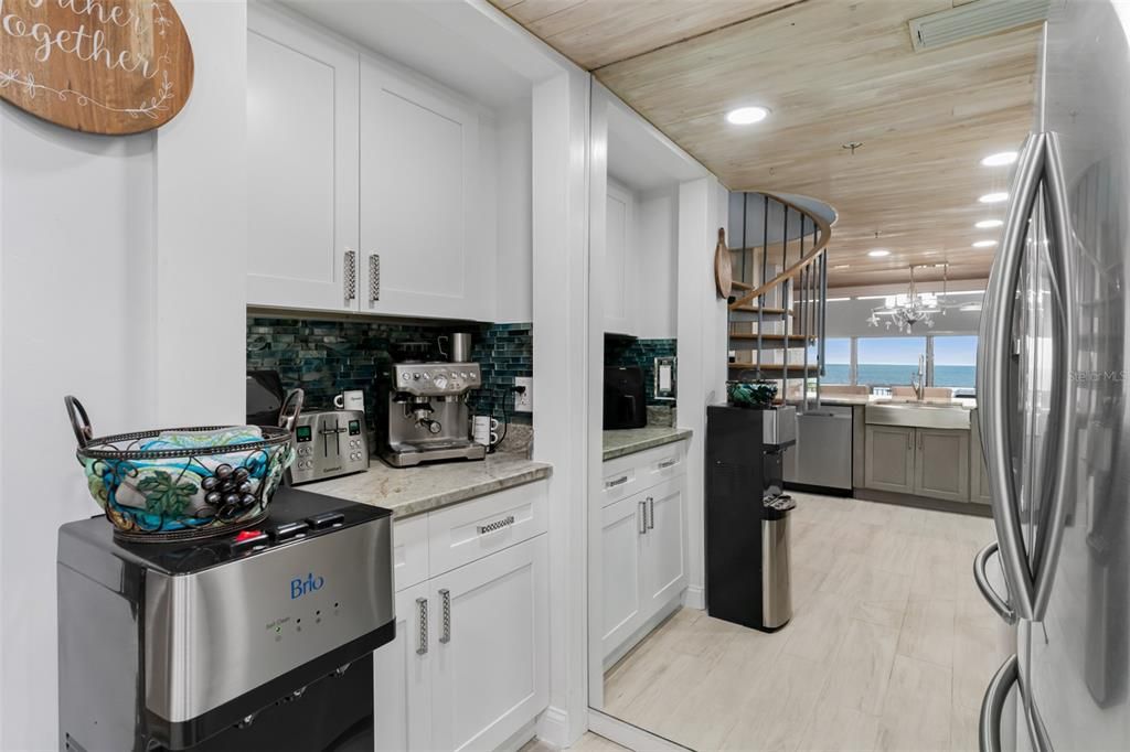 Под контрактом: $5,000 (3 спален, 3 ванн, 1740 Квадратных фут)