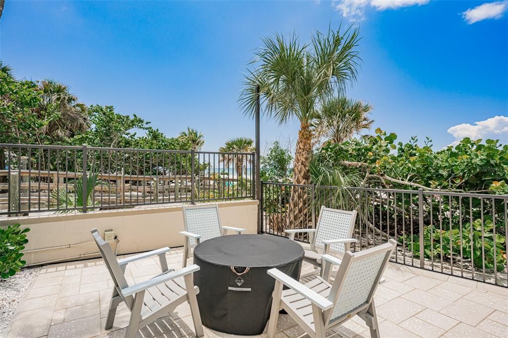 Под контрактом: $5,000 (3 спален, 3 ванн, 1740 Квадратных фут)