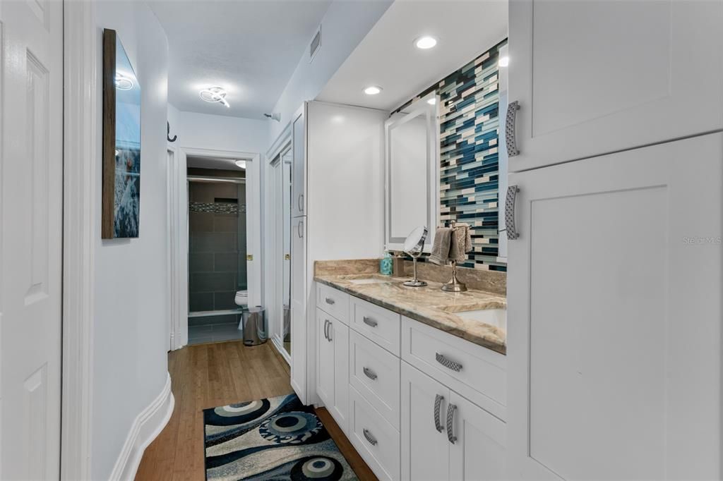 Под контрактом: $5,000 (3 спален, 3 ванн, 1740 Квадратных фут)