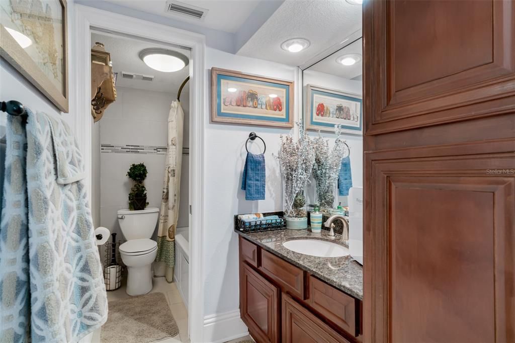 Под контрактом: $5,000 (3 спален, 3 ванн, 1740 Квадратных фут)