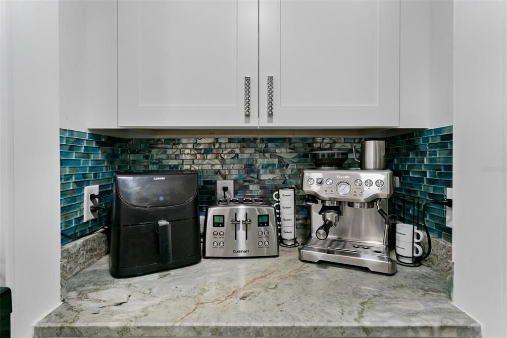 Под контрактом: $5,000 (3 спален, 3 ванн, 1740 Квадратных фут)