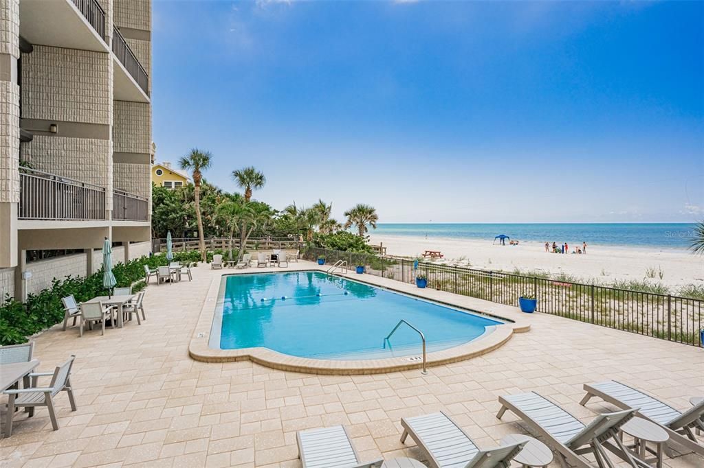 Под контрактом: $5,000 (3 спален, 3 ванн, 1740 Квадратных фут)