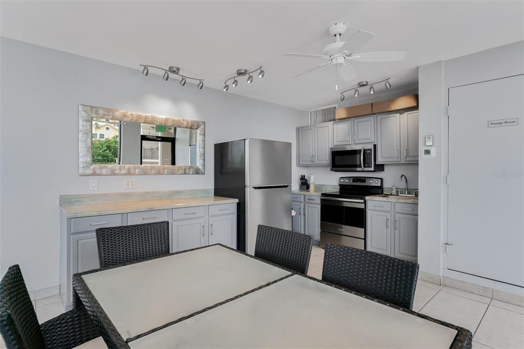 Под контрактом: $5,000 (3 спален, 3 ванн, 1740 Квадратных фут)