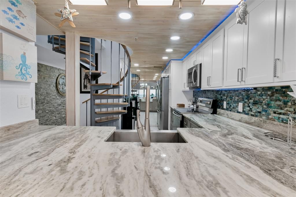 Под контрактом: $5,000 (3 спален, 3 ванн, 1740 Квадратных фут)