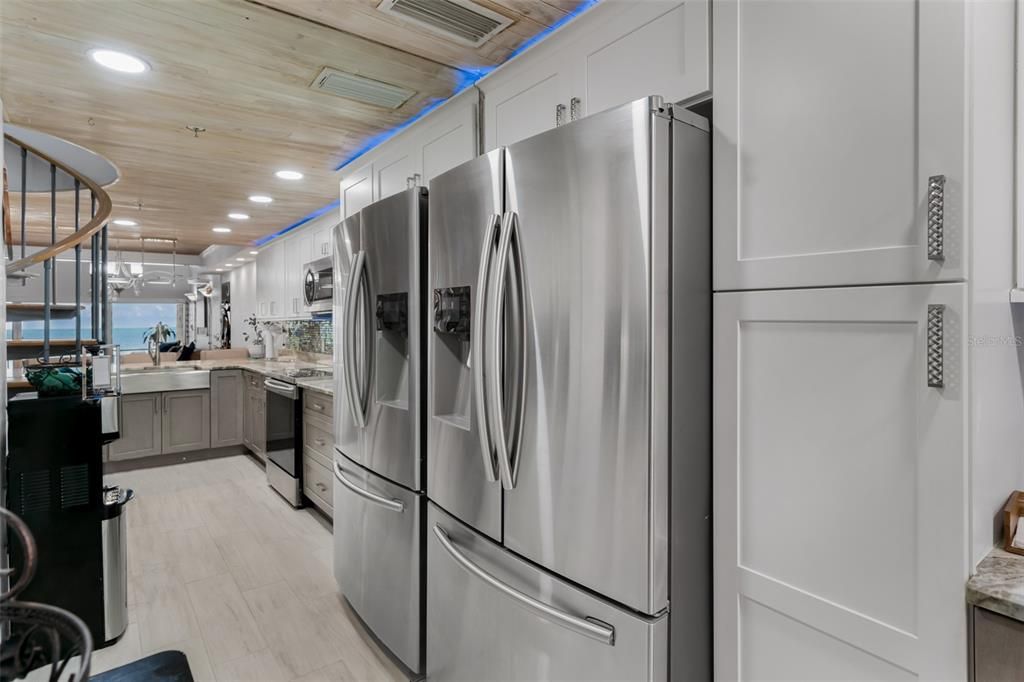 Под контрактом: $5,000 (3 спален, 3 ванн, 1740 Квадратных фут)