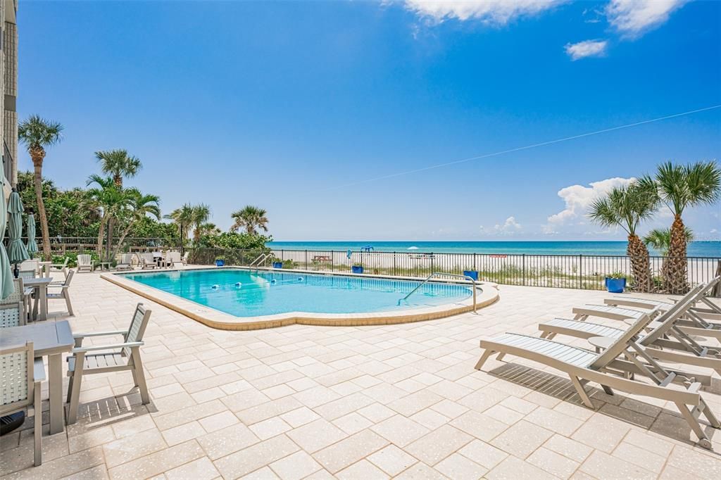 Под контрактом: $5,000 (3 спален, 3 ванн, 1740 Квадратных фут)