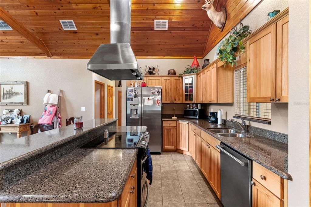 For Sale: $850,000 (3 beds, 2 baths, 2664 Square Feet)