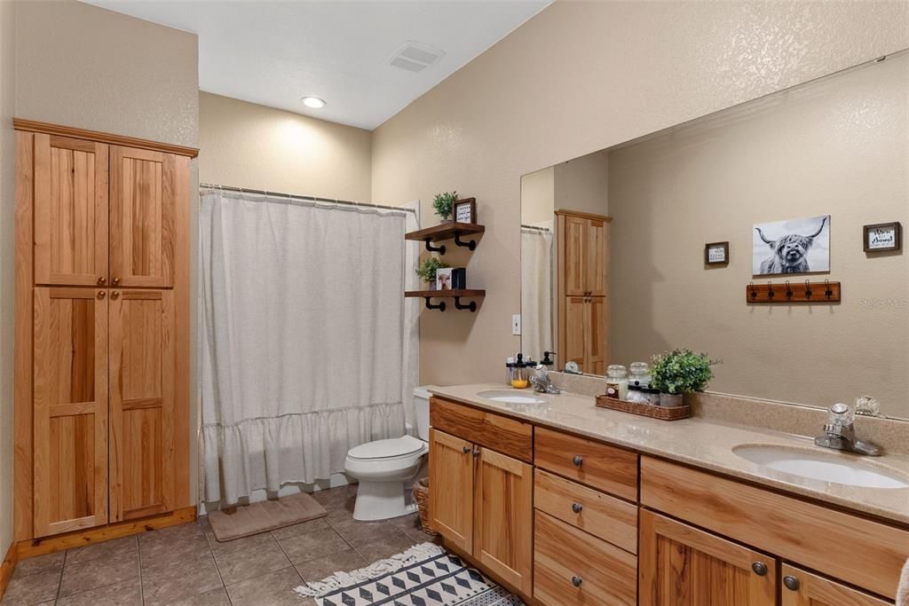 For Sale: $850,000 (3 beds, 2 baths, 2664 Square Feet)