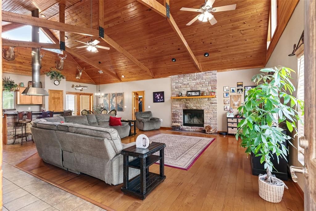 For Sale: $850,000 (3 beds, 2 baths, 2664 Square Feet)