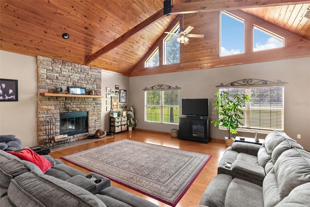 For Sale: $850,000 (3 beds, 2 baths, 2664 Square Feet)